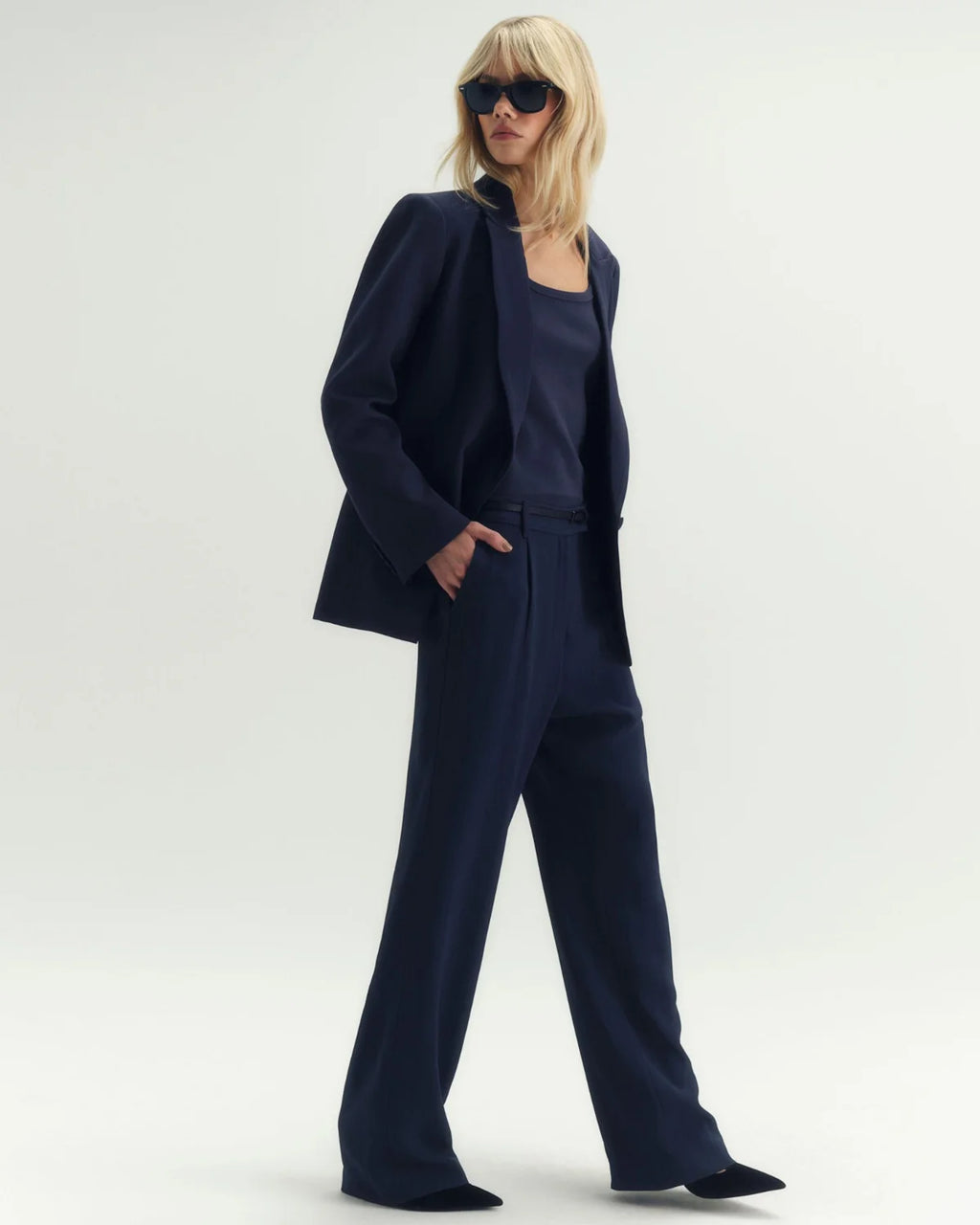 Calça Alfaiataria Crepe Patou Risca Giz Dark Night CAMYS