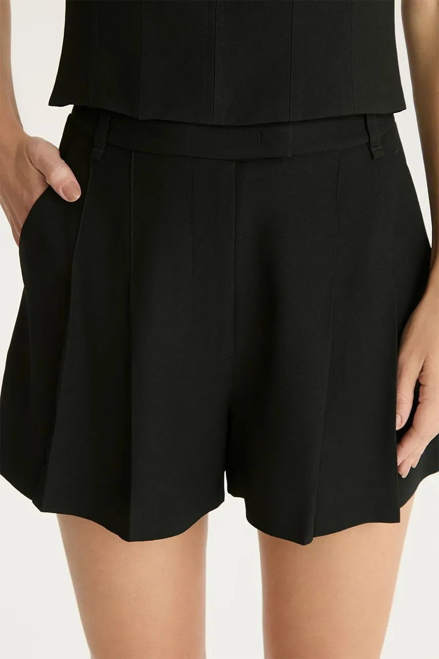 Short Vicky