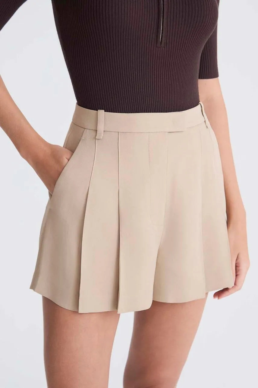 Short Vicky