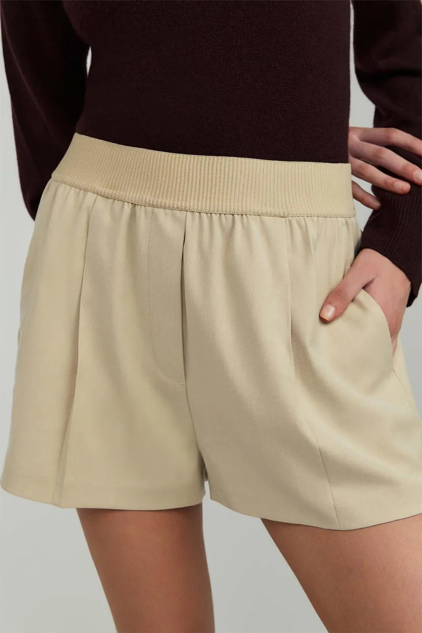Short Shantal