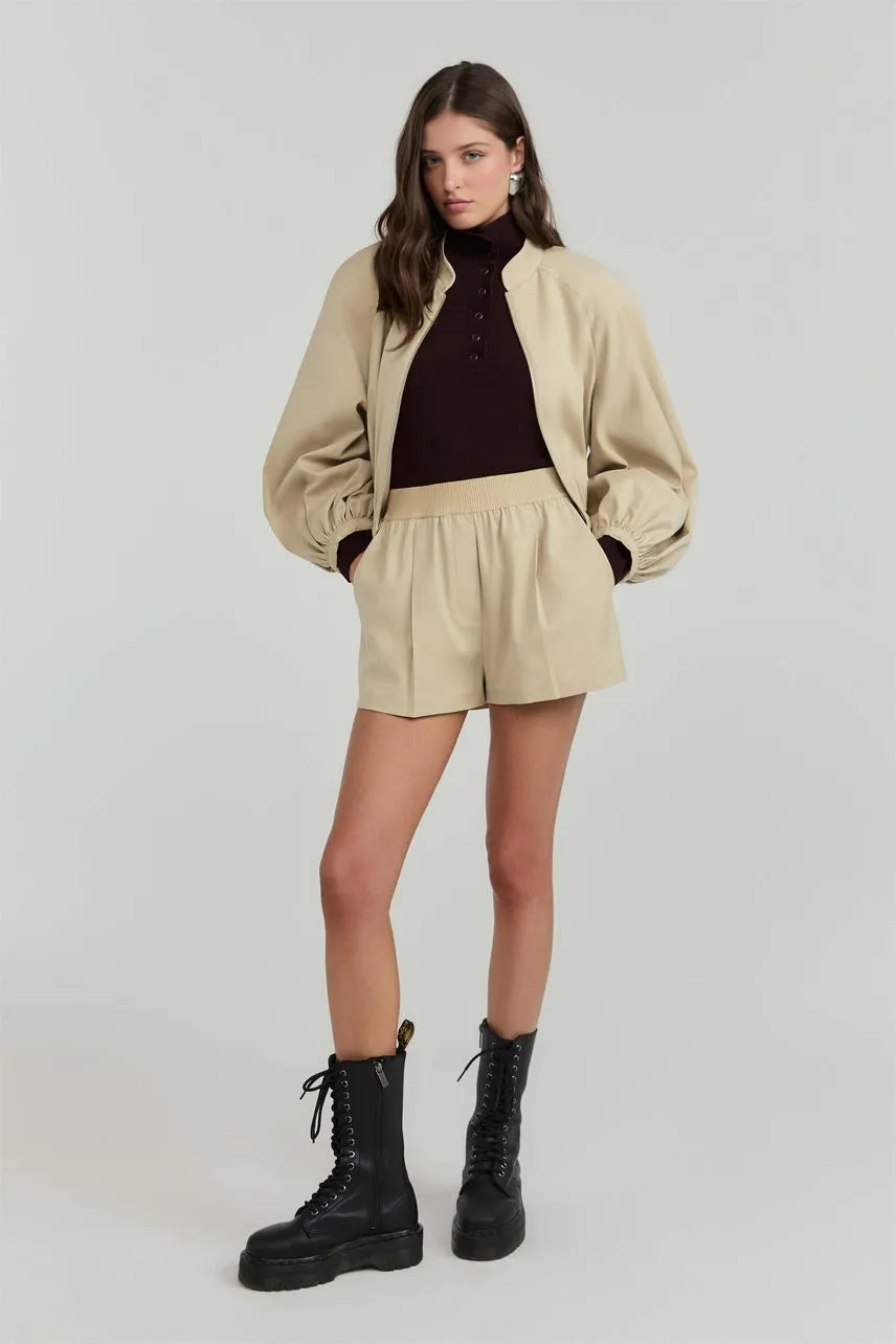 Short Shantal