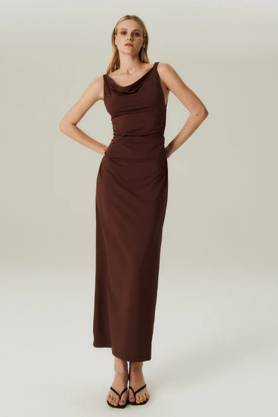 VESTIDO FLUIDO DEGAGÊ MARROM HOODMOOD